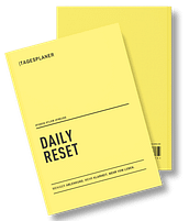 Reset Tagesplaner für Fokus Klarheit und weniger Bildschirmzeit ©Anitra Eggler 3D-Buchcover des Planers Daily Reset von Anitra Eggler – analoges Upgrade für den digitalen Alltag – Tagesplaner für mehr Fokus, Klarheit, bewusste Bildschirmzeit und tägliche Ausrichtung mit dem 1-2-3-To-Do-Prinzip.