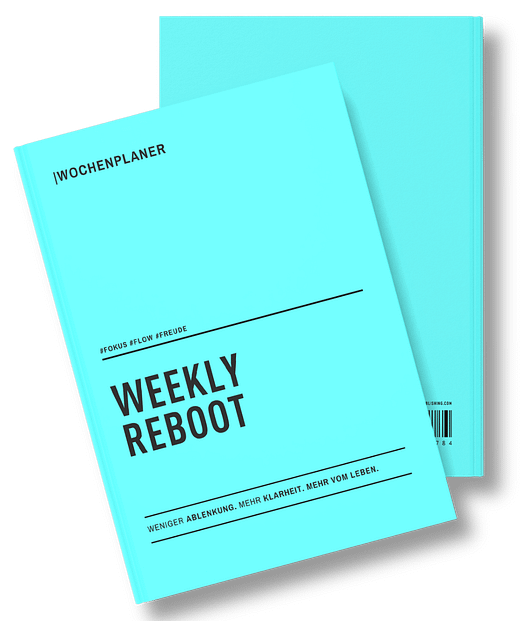 Reboot Wochenplaner für Klarheit Fokus und weniger Bildschirmzeit ©Anitra Eggler Cover des Planers Weekly Reboot von Anitra Eggler – Wochenplaner für smarte Struktur, Zielorientierung, Energie-Management und bewusste Erholung – handschriftlich oder digital nutzbar.